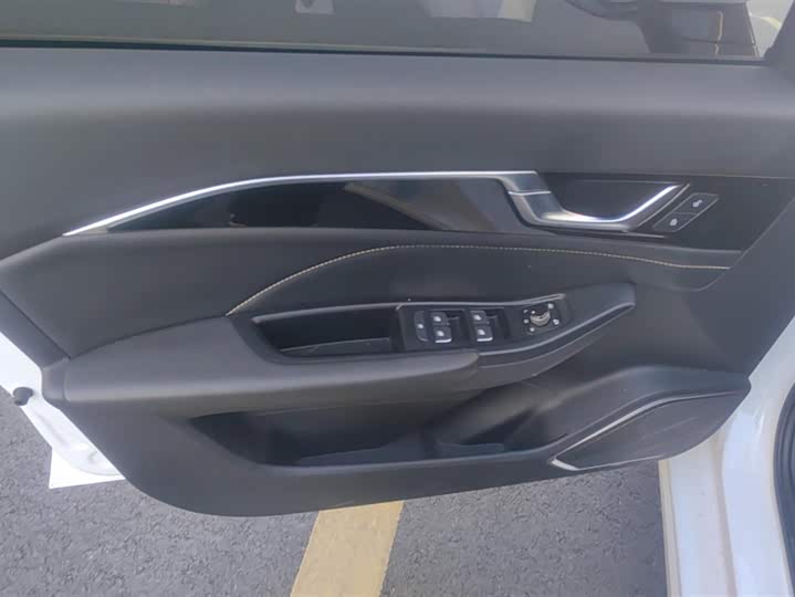 Фото 7 - Bestune B70