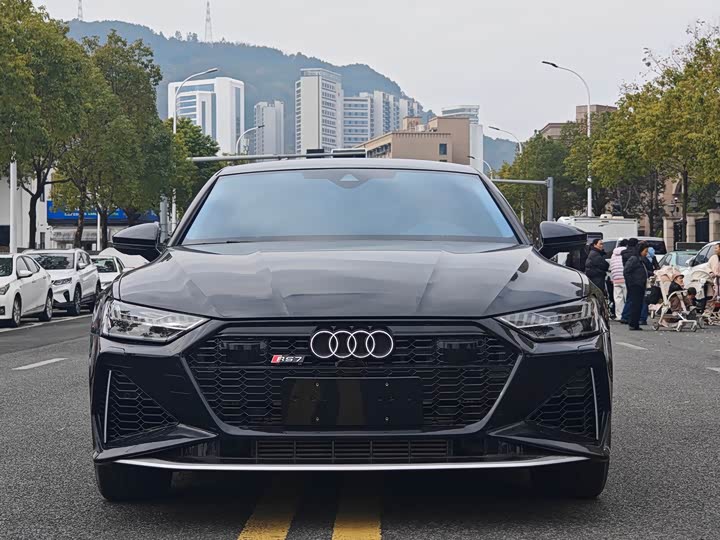 Фото 2 - Audi A7L
