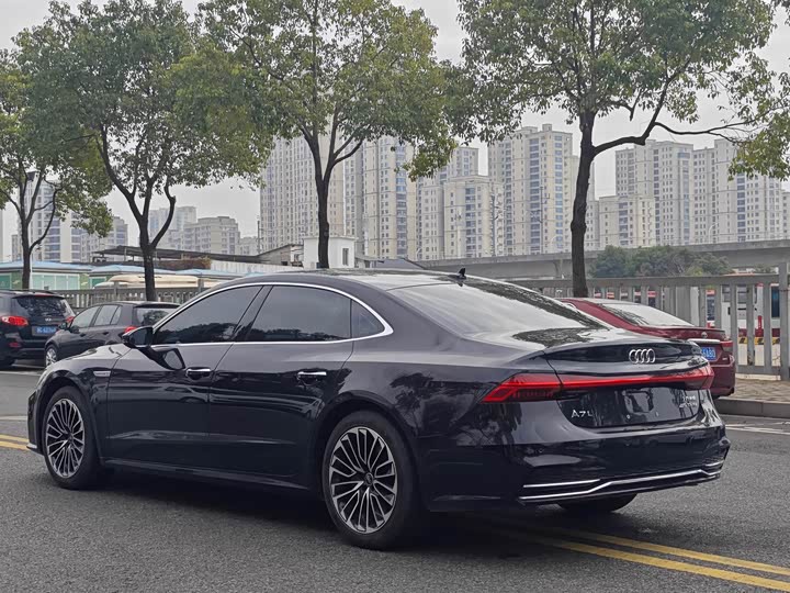 Фото 4 - Audi A7L