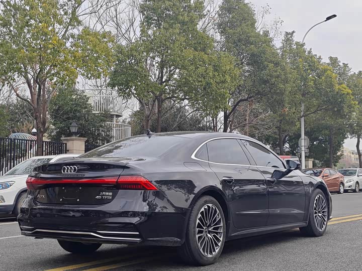 Фото 6 - Audi A7L