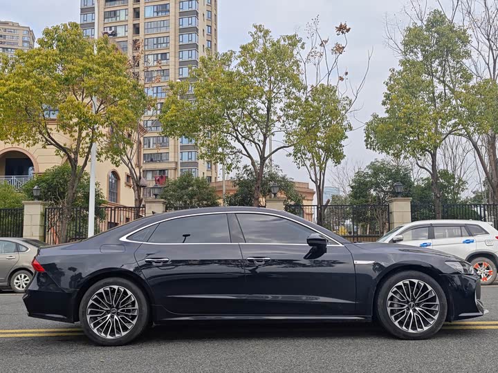 Фото 7 - Audi A7L