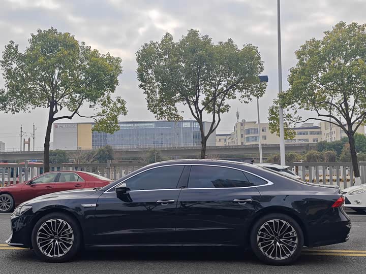 Фото 8 - Audi A7L