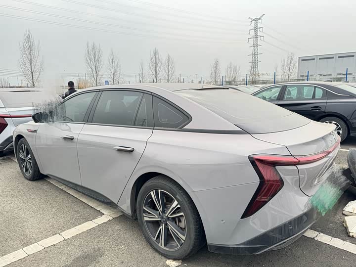 Фото 3 - Hongqi EH7