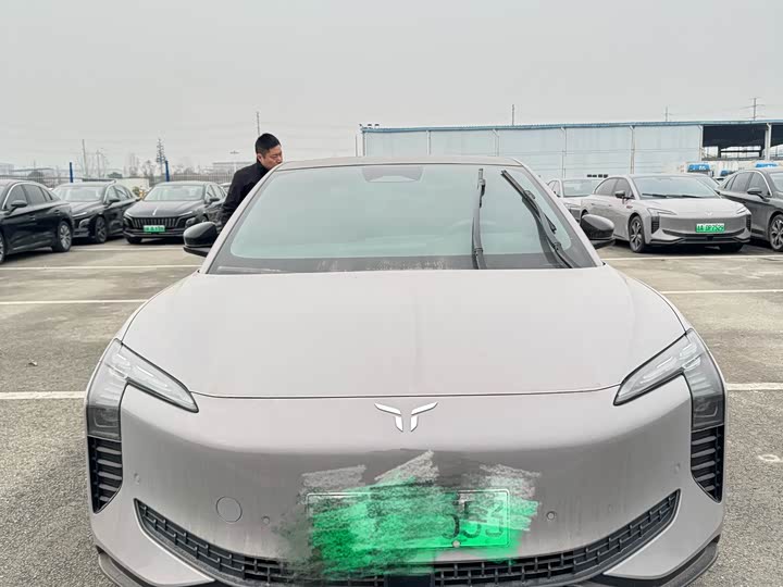 Фото 7 - Hongqi EH7