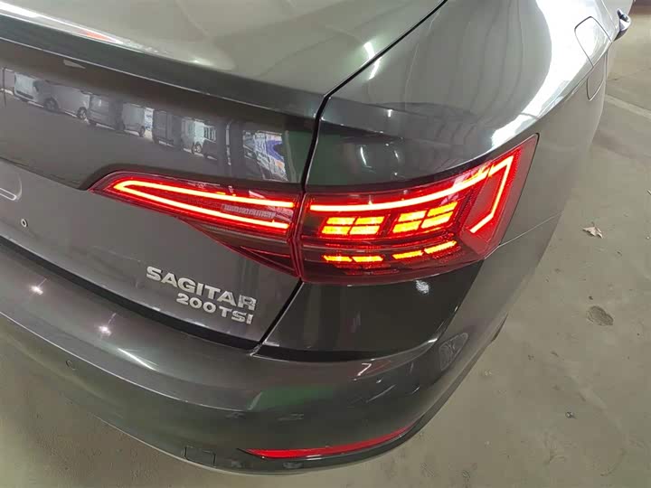 Фото 8 - Volkswagen Sagitar L