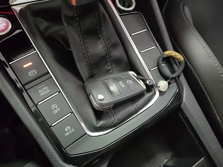 Фото 9 - Volkswagen Sagitar L