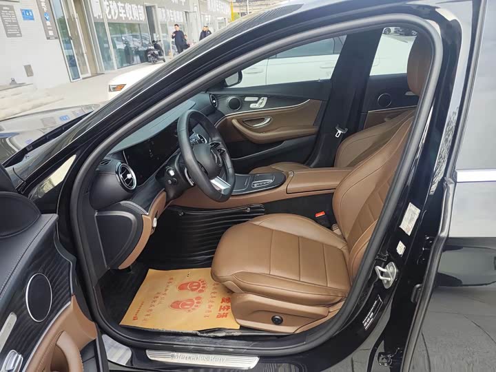 Zdjęcie 9 - Mercedes-Benz E-Class