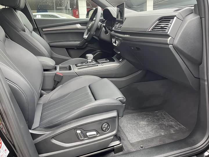 Фото 9 - Audi Q5L