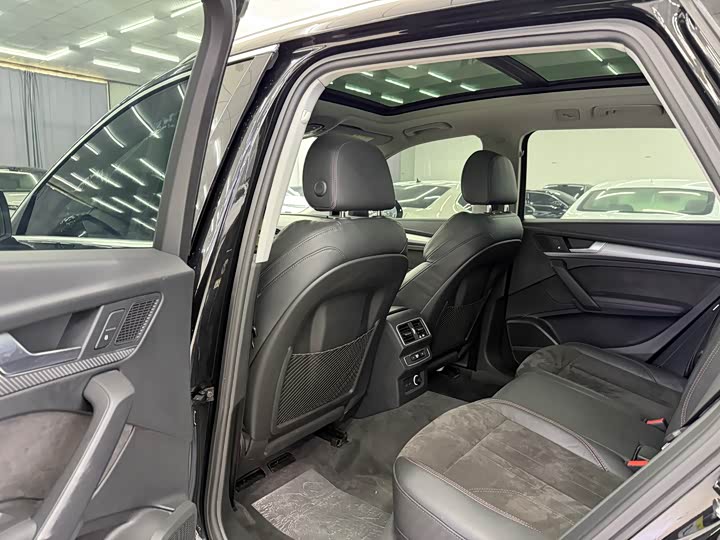 Фото 5 - Audi Q5L