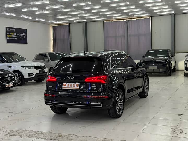 Фото 8 - Audi Q5L