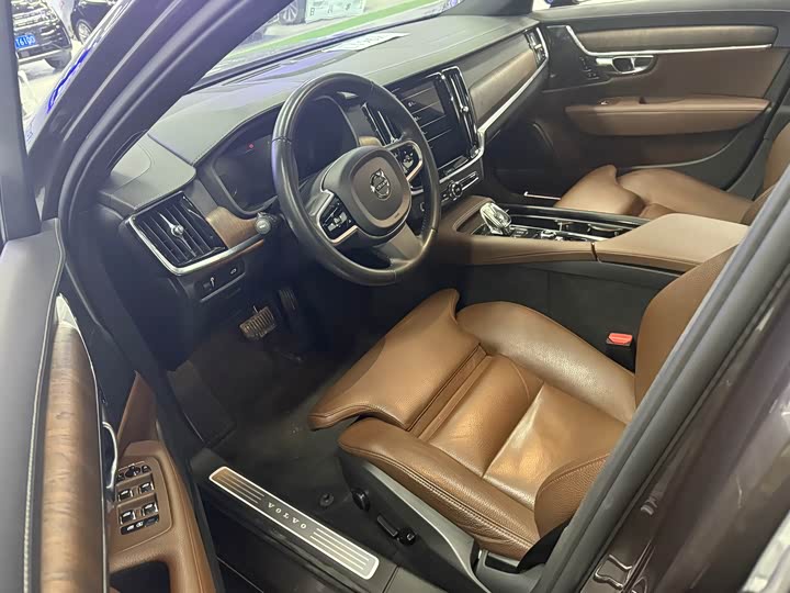 Фото 4 - Volvo S90