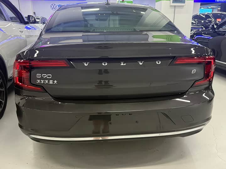 Фото 8 - Volvo S90