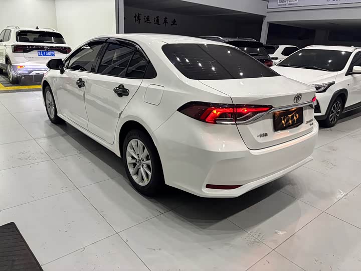 Фото 5 - Toyota Corolla