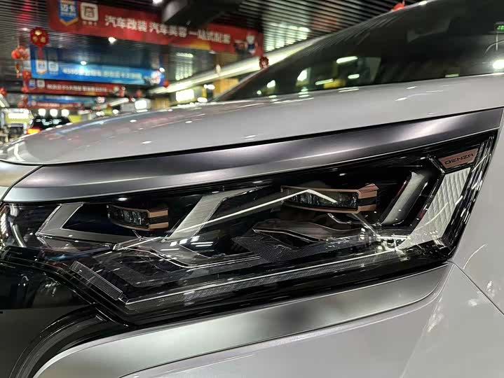 Фото 6 - Denza D9