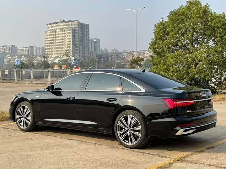 Фото 7 - Audi A6L