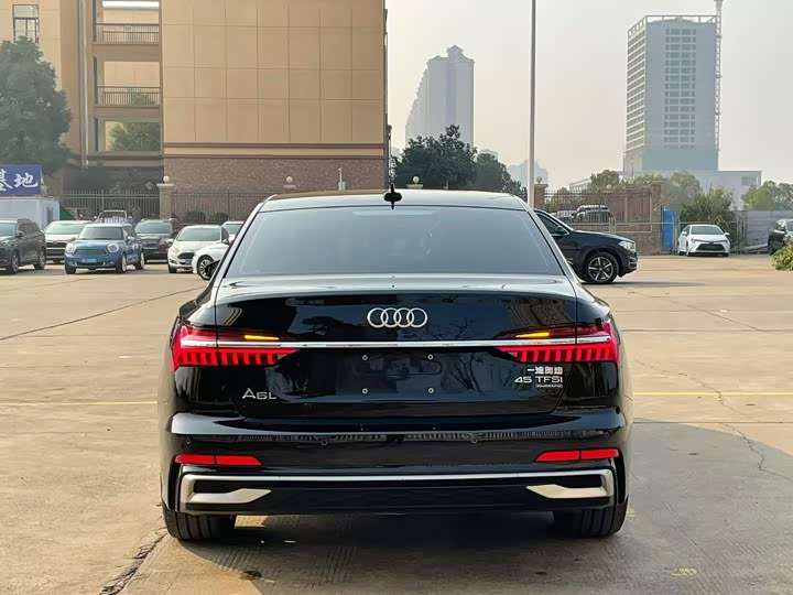 Фото 8 - Audi A6L