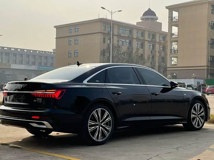 Фото 9 - Audi A6L