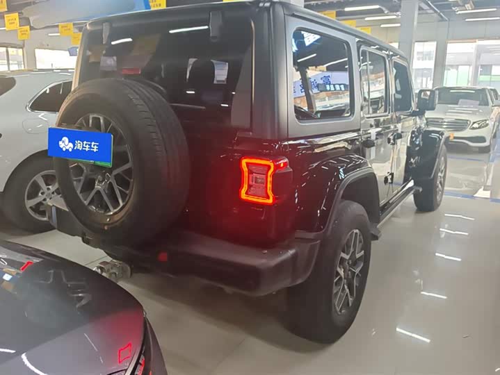 Фото 3 - Jeep Wrangler Hybrid