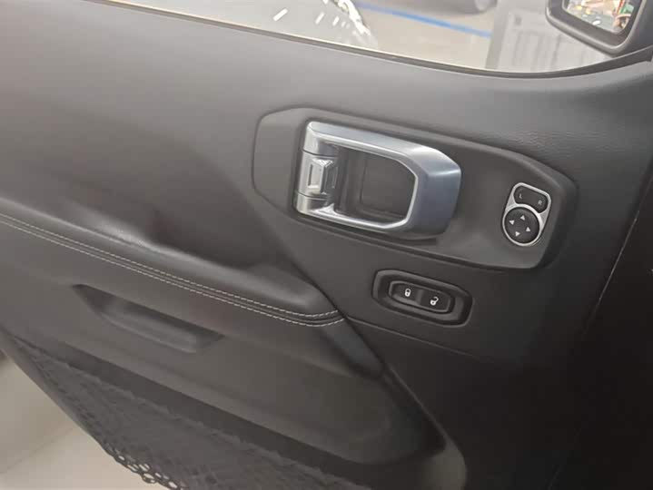 Фото 7 - Jeep Wrangler Hybrid