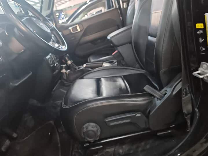 Фото 9 - Jeep Wrangler Hybrid