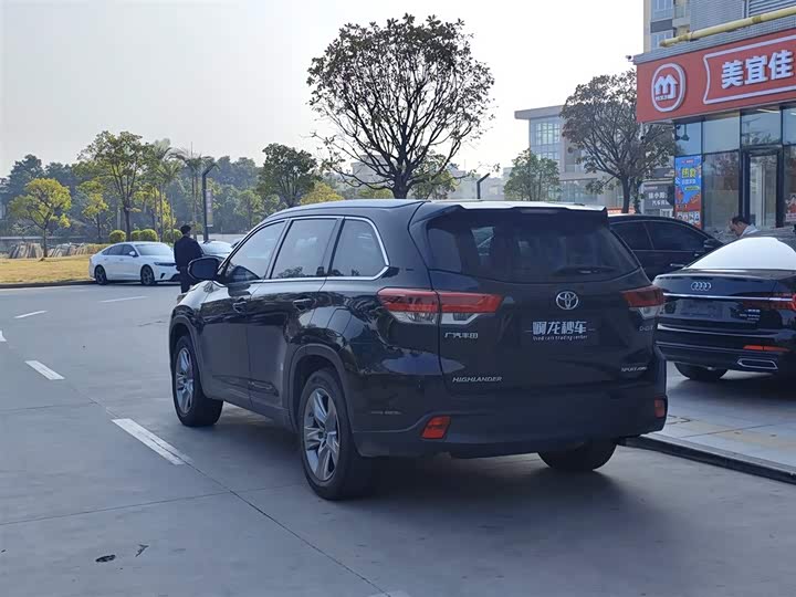 Фото 9 - Toyota Highlander