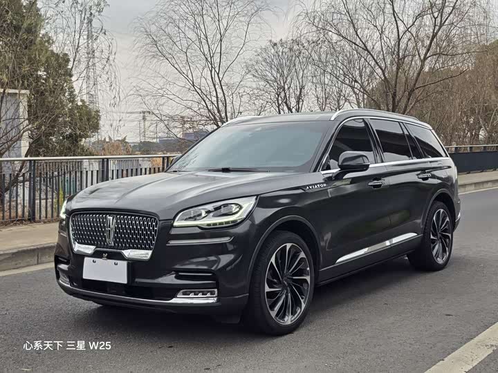 Фото 1 - Lincoln Aviator