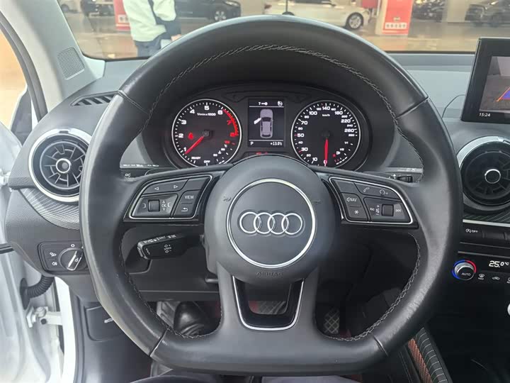 Фото 8 - Audi Q2L