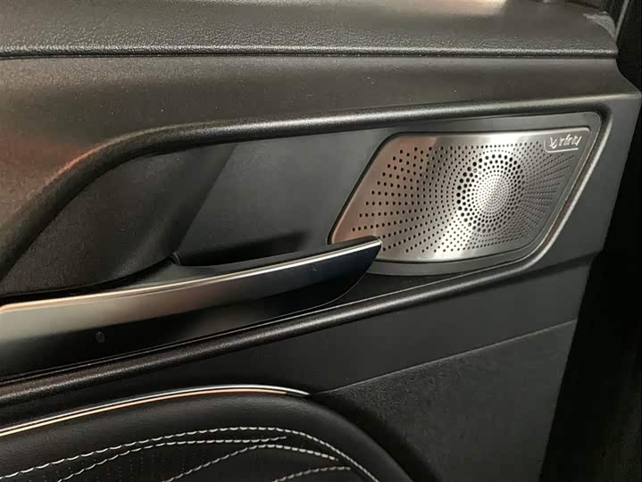 Фото 6 - Tank 300