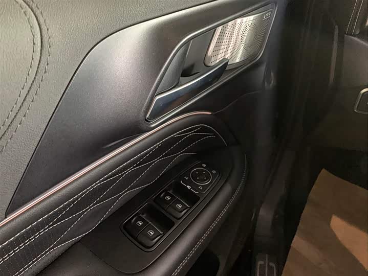 Фото 7 - Tank 300