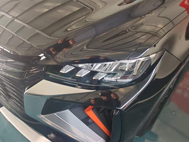 Фото 5 - Geely Atlas