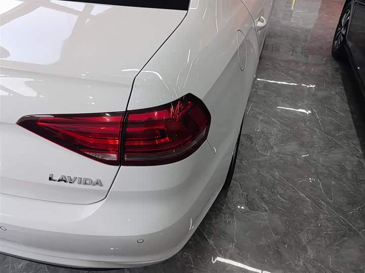 Фото 8 - Volkswagen Lavida