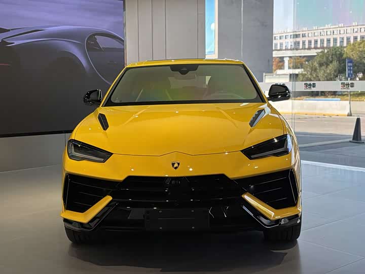 Фото 2 - Lamborghini Urus
