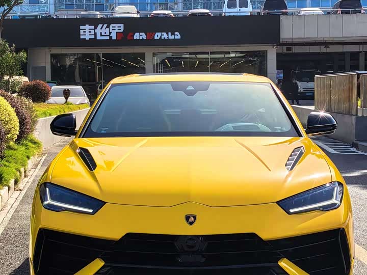 Фото 3 - Lamborghini Urus