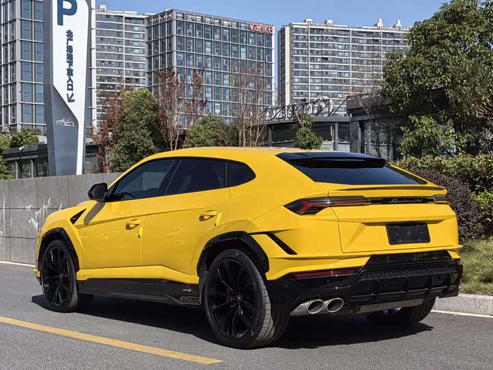 Фото 5 - Lamborghini Urus