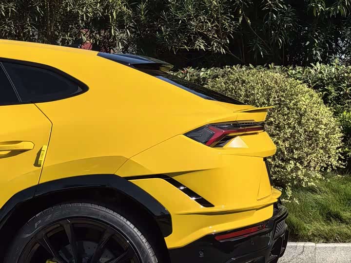 Фото 6 - Lamborghini Urus