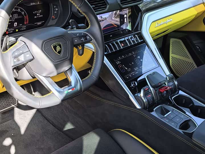 Фото 9 - Lamborghini Urus