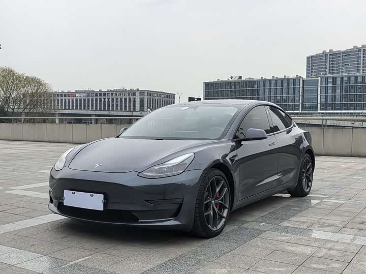 Фото 1 - Tesla Model 3