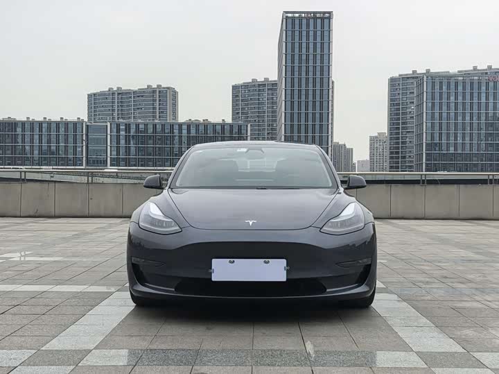 Фото 2 - Tesla Model 3