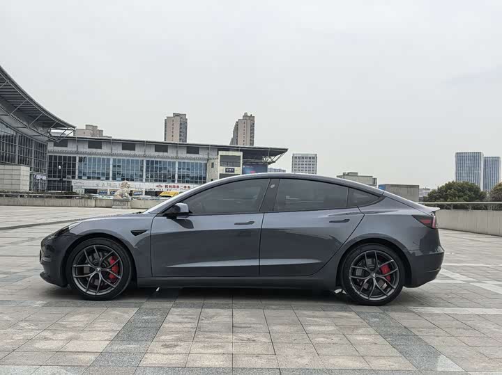 Фото 5 - Tesla Model 3