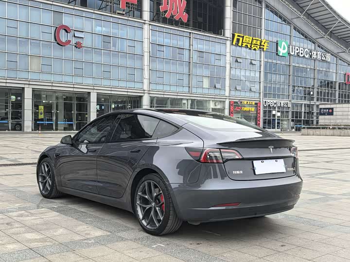 Фото 6 - Tesla Model 3