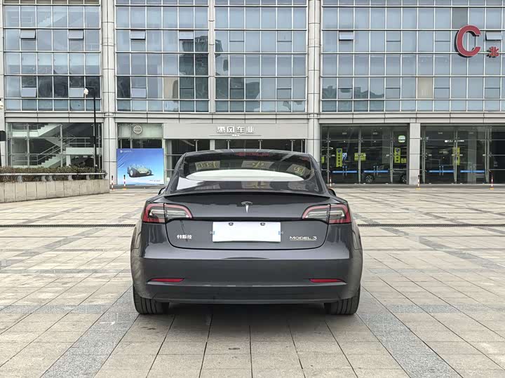 Фото 7 - Tesla Model 3