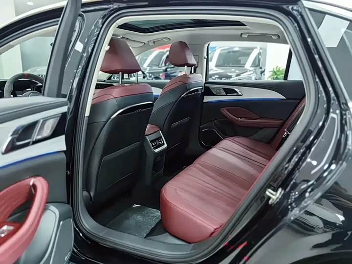 Фото 4 - Hongqi H5