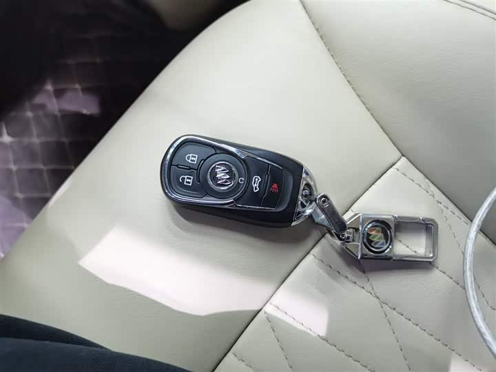 Фото 9 - Buick GL8 ES