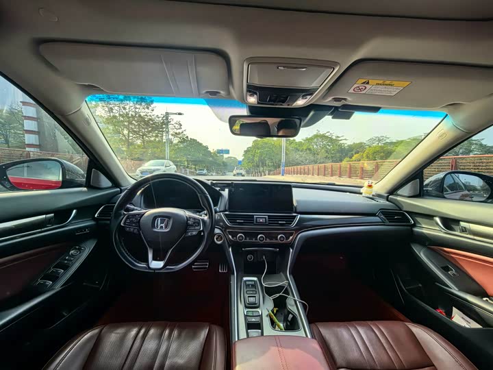 Фото 8 - Honda Accord