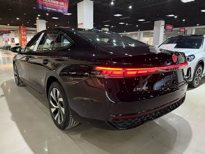 Фото 9 - Volkswagen Passat