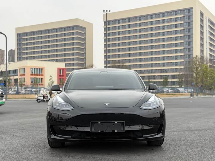 Фото 2 - Tesla Model 3