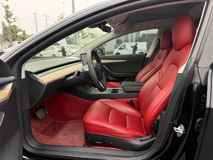 Фото 8 - Tesla Model 3