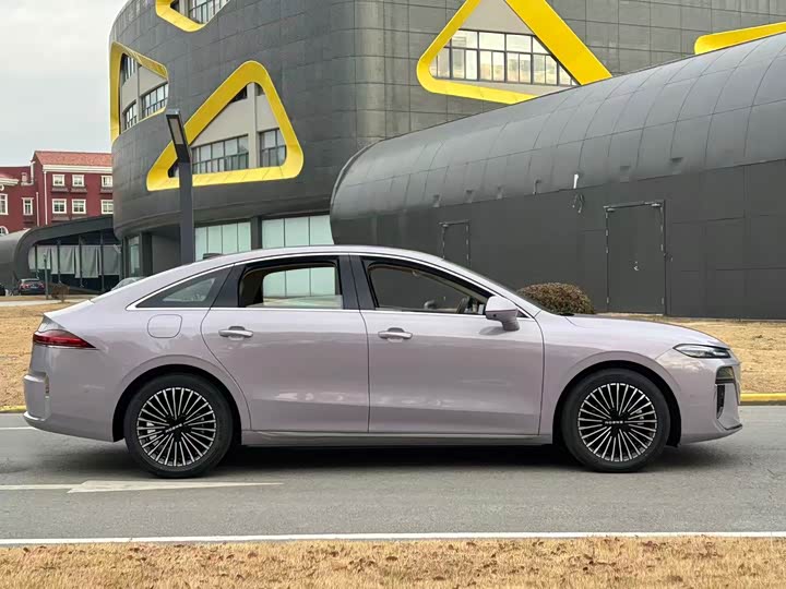 Фото 7 - Roewe M7 DMH