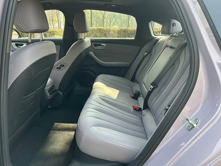 Фото 9 - Roewe M7 DMH