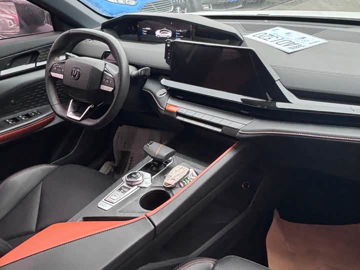 Фото 8 - Changan UNI-V